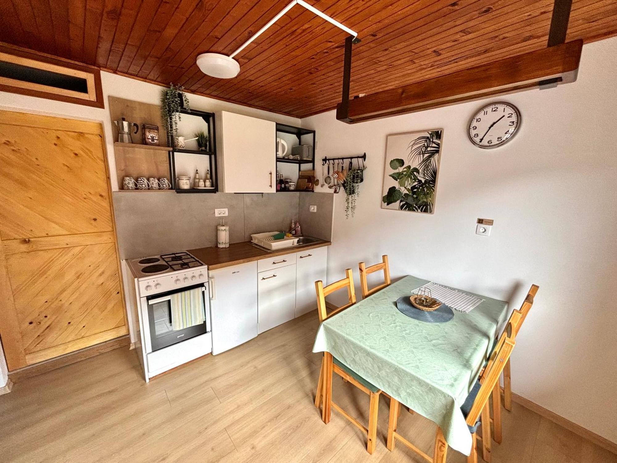 Hurja Apartments 科巴里德 外观 照片